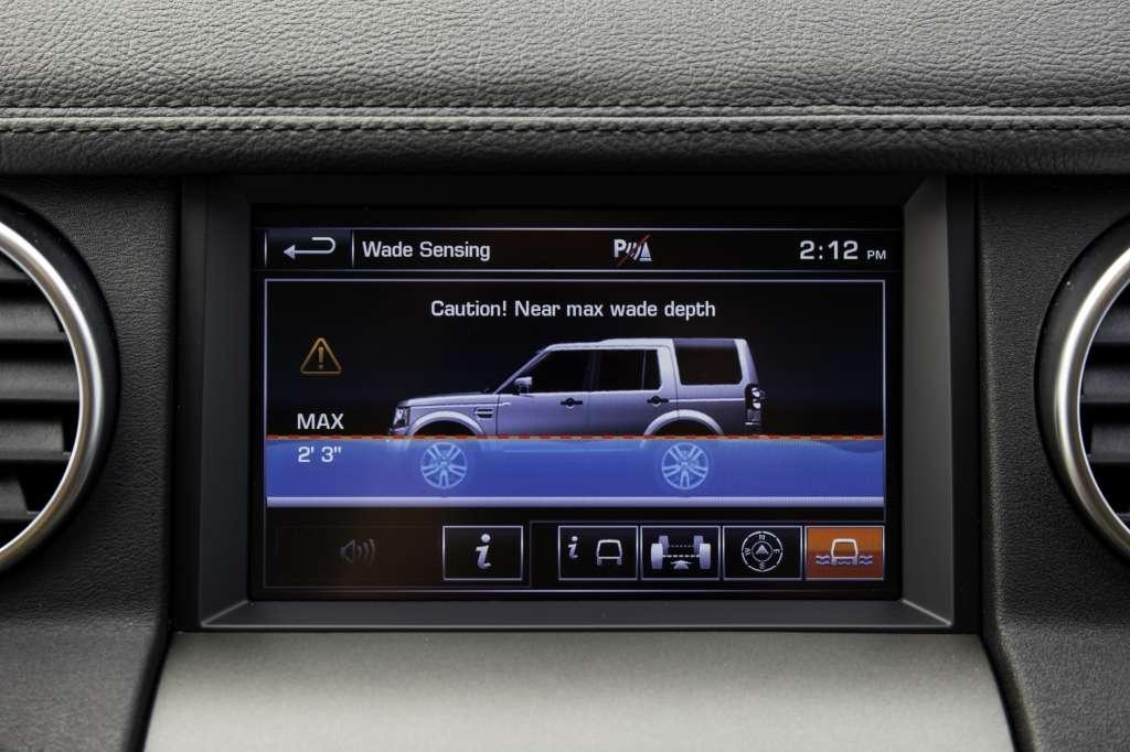nowoci jest system wade sensing ktry uatwia pokonywanie przeszkd wodnych elektronika prezentuje na ekranie systemu multimedialnego sylwetk samochodu