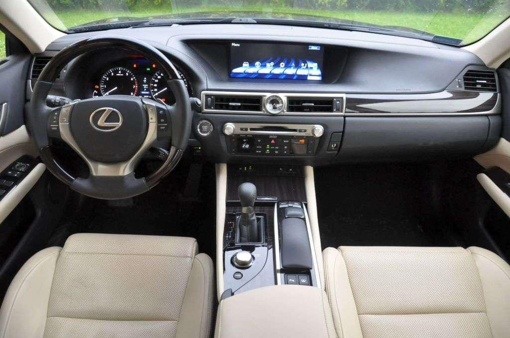 Lexus GS 350 AWD sportowomultimedialna elegancja