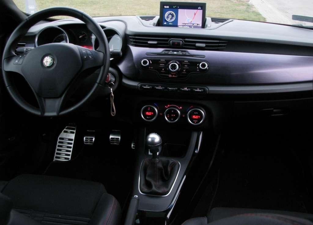 Alfa Romeo Giulietta Quadrifoglio Verde Koniczynka na szybko