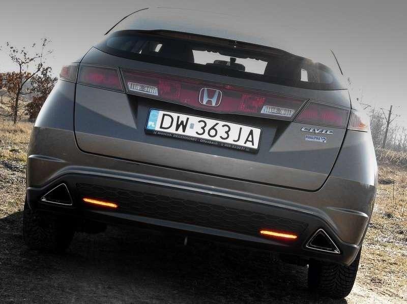 Honda Civic VIII powrót do przyszłości • AutoCentrum.pl