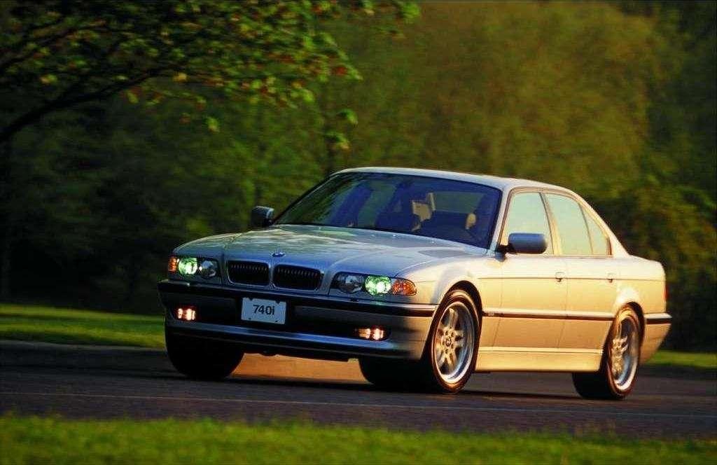 BMW 7 e38 luksus, do którego trzeba dojrzeć • AutoCentrum.pl