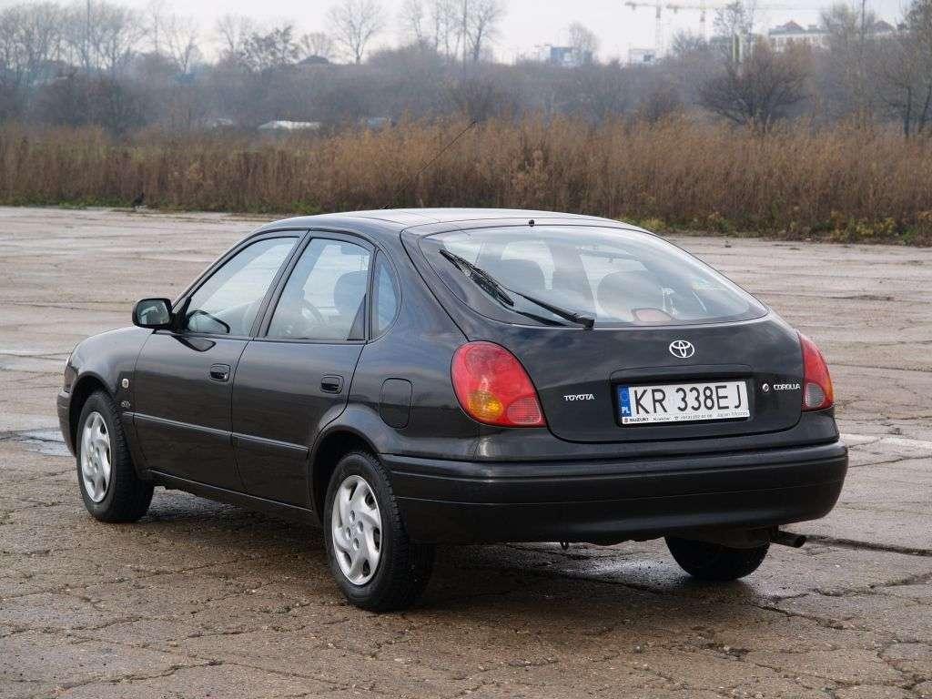 Oczy szeroko zamknięte Toyota Corolla VIII (E11) (1997