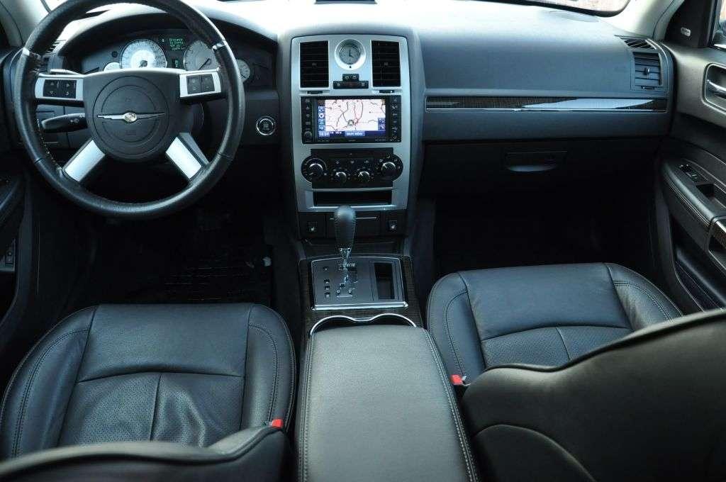 Chrysler 300C - Pomnik Ameryki • Autocentrum.pl