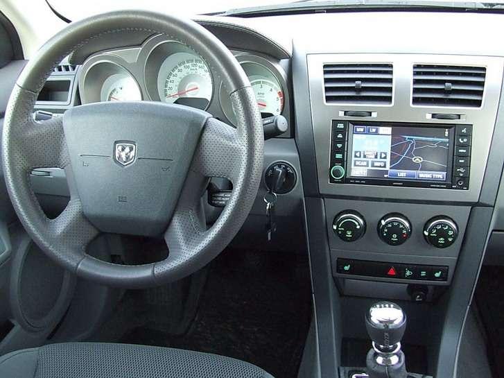 Dodge avenger салон