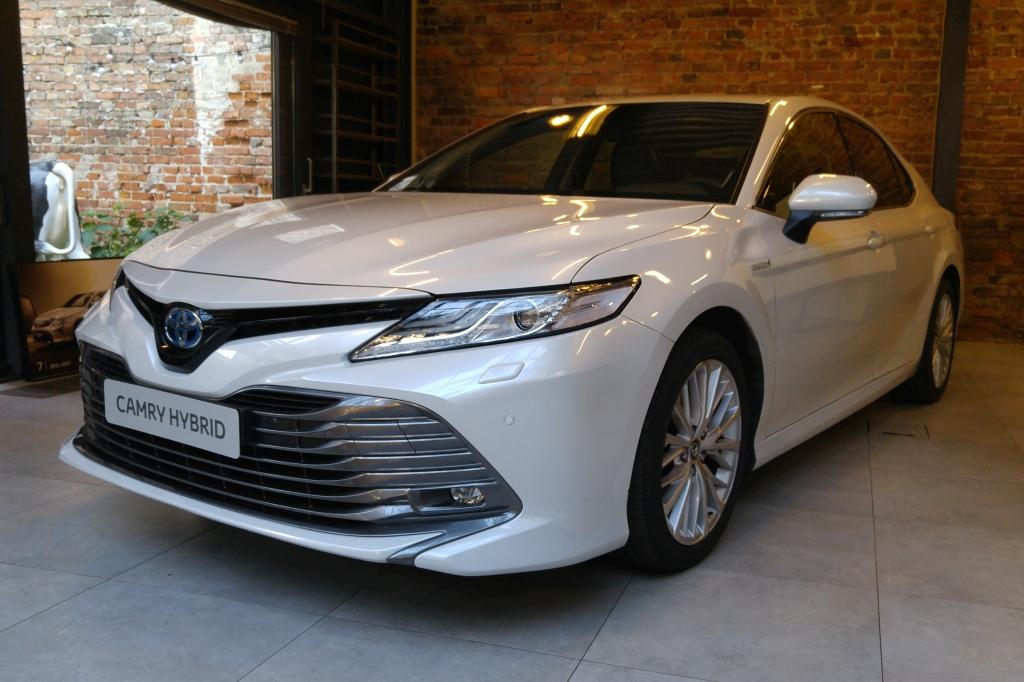Toyota Camry – zelektryfikowany powrót • AutoCentrum.pl