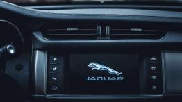 Jaguar XF - czarny charakter