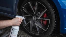 Jak bezpiecznie i profesjonalnie czyścić samochód?