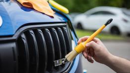 Jak bezpiecznie i profesjonalnie czyścić samochód?