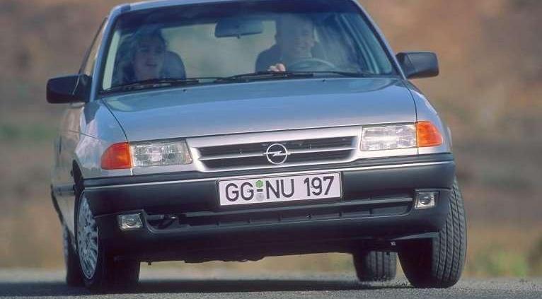 Czym najczęściej jeździli Polacy 15 lat temu? • AutoCentrum.pl