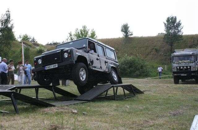 Nowy Land Rover Defender 2007 • AutoCentrum.pl