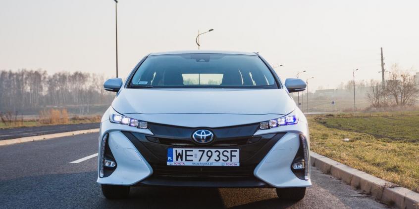 Toyota Prius PHV czy hybryda nadaje się na długie trasy