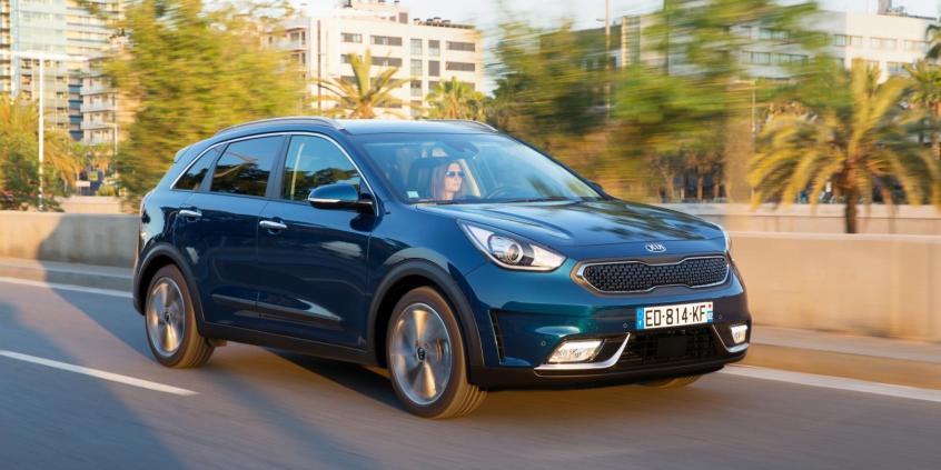 Samochód hybrydowy – czy warto? • AutoCentrum.pl