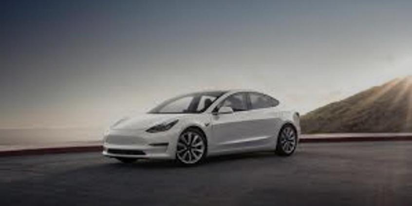 28.07.2017 | Pierwsza Tesla Model 3 dostarczona do klienta