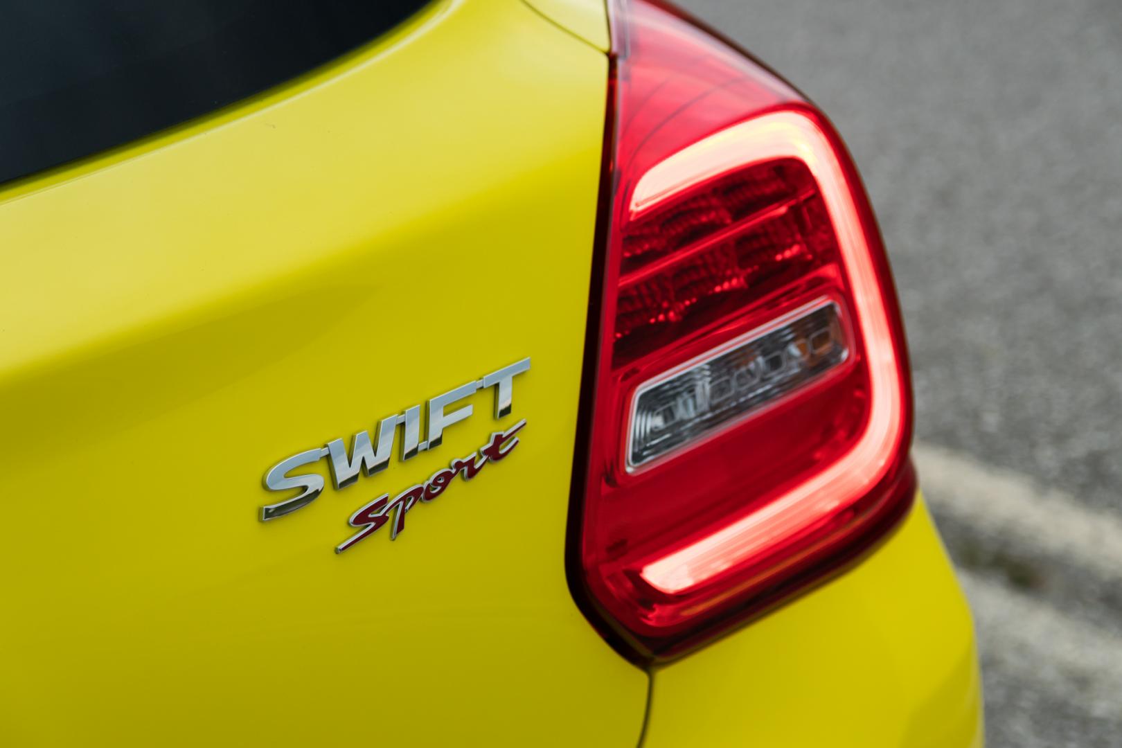 Suzuki Swift Sport przed zajęciem miejsca za kierownicą