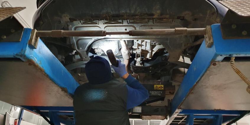 Jak rozpoznać auto po powodzi lub zalaniu?