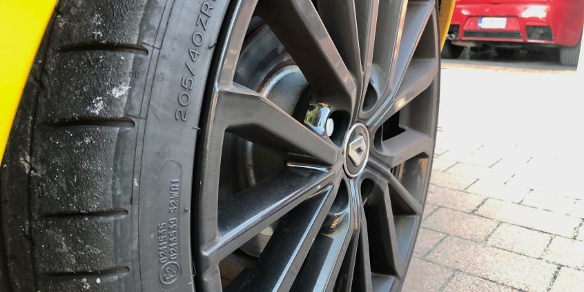 Jak sprawdzić grubość bieżnika opon?