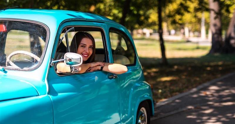 Te triki pozwolą młodym kierowcom obniżyć koszt OC o 1500 zł