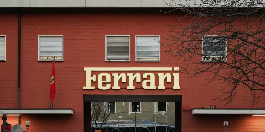 Historia motorsportu. British Racing Green i Ferrari Red. Międzynarodowe Barwy Wyścigowe