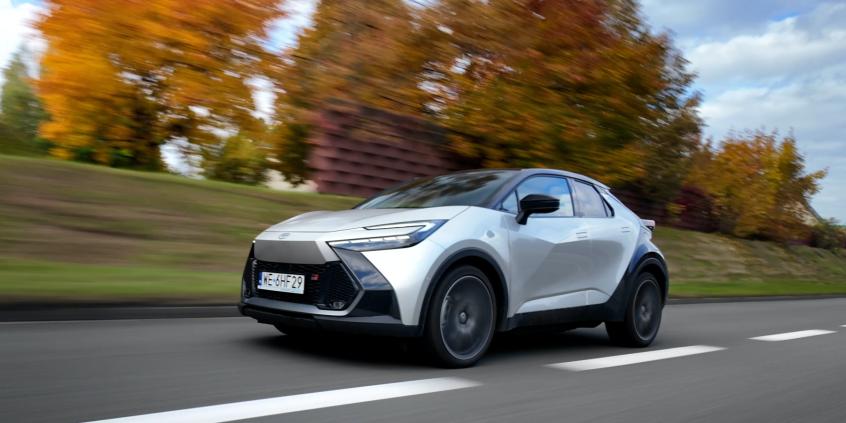 Toyota C-HR PHEV GR SPORT to przykład auta, które kupujemy oczami. Mnie kupiła czymś jeszcze