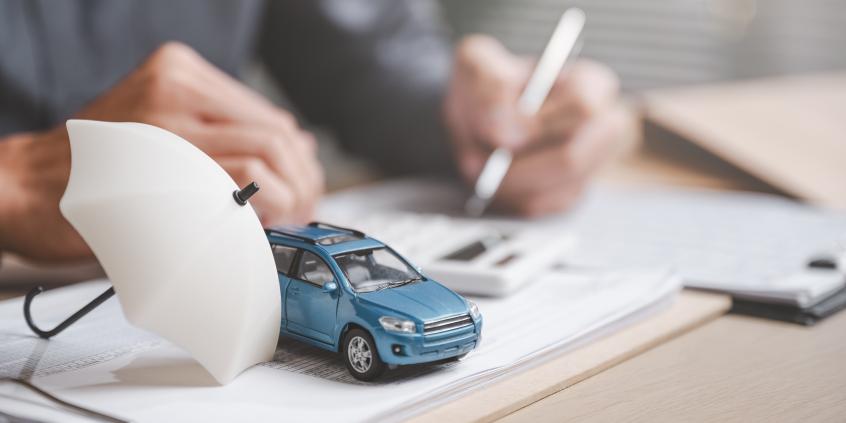 Czy OC i AC to legalna zmowa cenowa? Sprawdzamy, dlaczego portfele kierowców chudną w 2026 roku