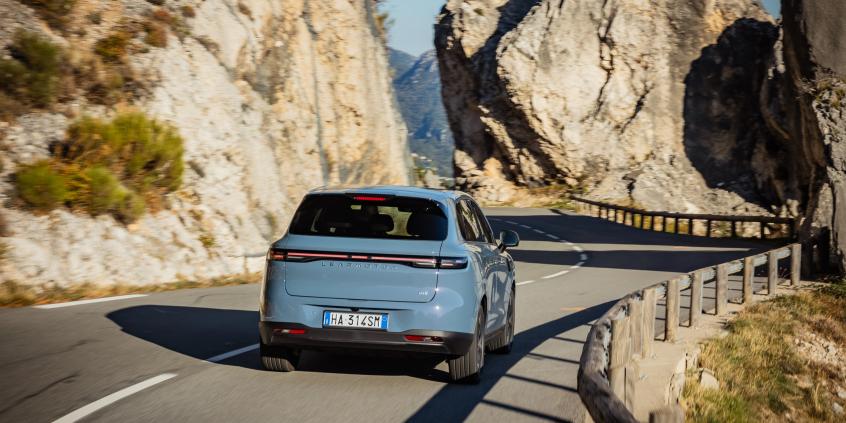 Leapmotor B10 Hybrid EV wjeżdża do Polski. 900 km zasięgu w cenie miejskiego auta