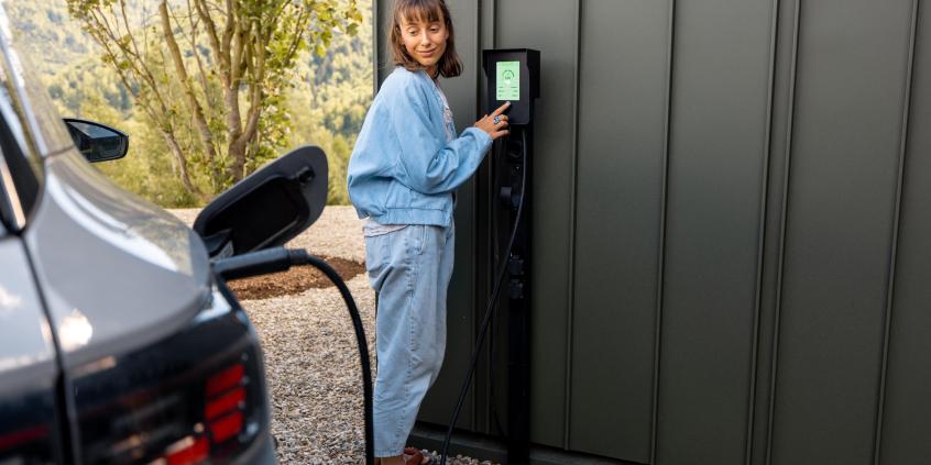 Instalacja wallboxa w 2026 roku – jak tanio i legalnie ładować elektryka w domu?