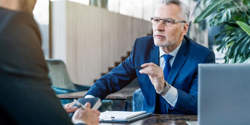 Kredyt inwestycyjny na flotę EV: Jak wykorzystać gwarancję InvestEU do obniżenia kosztów firmy?