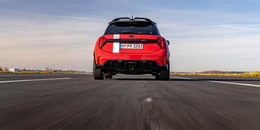 Historia napisana na nowo. MINI wskrzesza rajdowe barwy z 1965 roku w Victory Edition