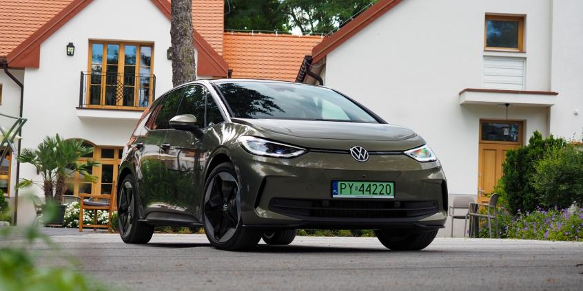 Sprzedaż auta elektrycznego po gwarancji na baterię. Jakie argumenty przekonają sceptycznego nabywcę?