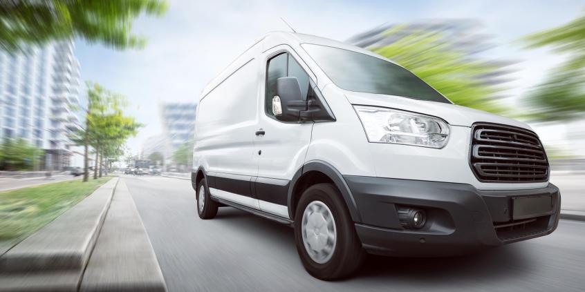 Wielka odwilż w salonach? Sprawdzamy, czy marcowa obniżka stóp realnie "odchudziła" raty leasingu