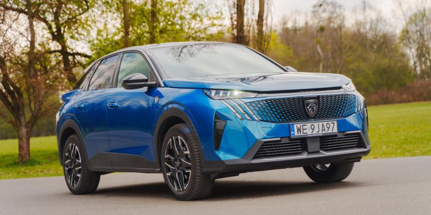 Peugeot 3008 Hybrid GT Exclusive pozwoli nam się wyróżnić z tłumu, póki nie zajrzymy pod maskę