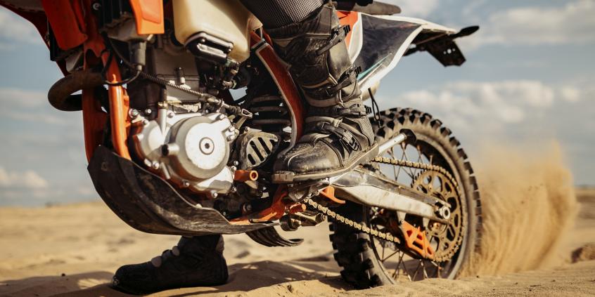 Motocykle ADV średniej klasy – dlaczego segment 450–800cc przejmuje rynek?