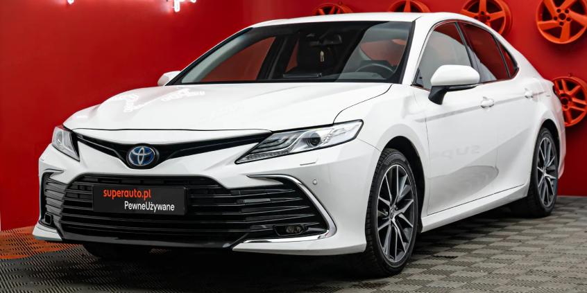 3-letnia Toyota Camry Hybrid Executive w cenie nowego Yarisa. Propozycja dla szukających świętego spokoju