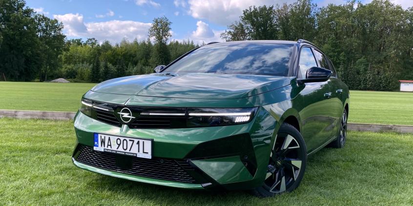 Test: Opel Astra po liftingu to przykład subtelnych zmian. Nowa twarz, te same zalety