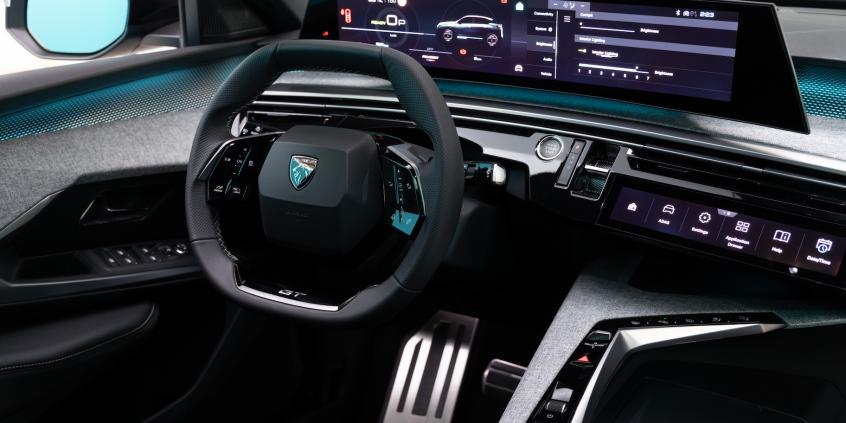 Peugeot 3008 (E-3008) vs Volkswagen ID.4 Pro – Nowa szkoła designu wnętrza (i-Cockpit) kontra ergonomia ID. Software 5.0.