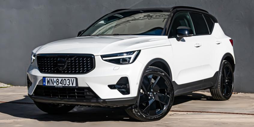 Test: Volvo XC40 B4 Ultra Black Edition to weteran, który nie boi się młodzieży. Ma parę blizn i wciąż wiele atutów