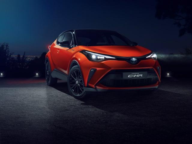 Toyota C-HR Crossover Facelifting