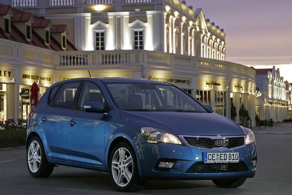 Kia ceed 2010 хэтчбек