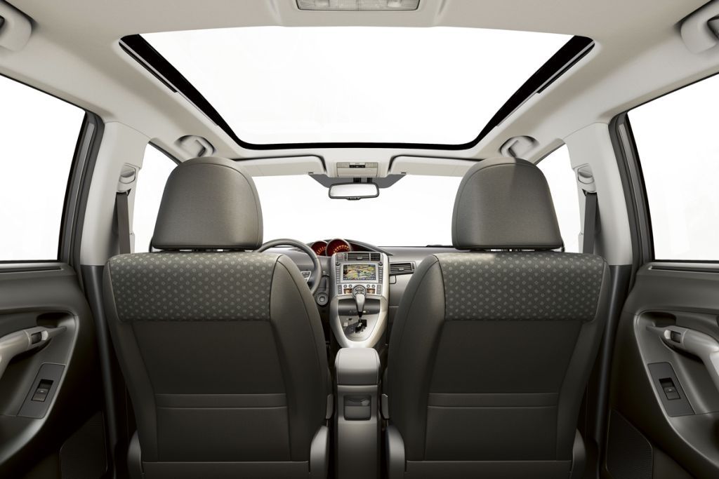 Toyota verso салон