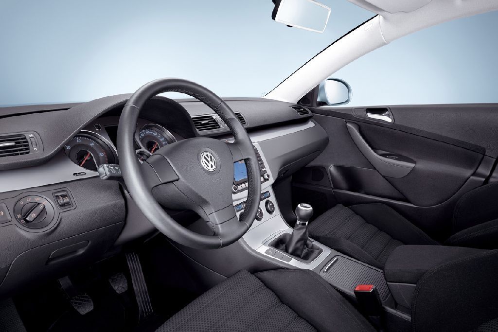 Volkswagen Passat R-Line - Galerie prasowe - Galeria • AutoCentrum.pl