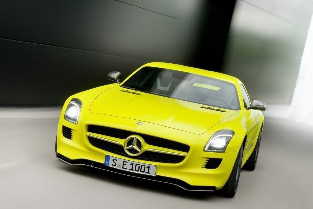 желтый автомобиль Mercedes-Benz SLS AMG E-Cell бесплатно
