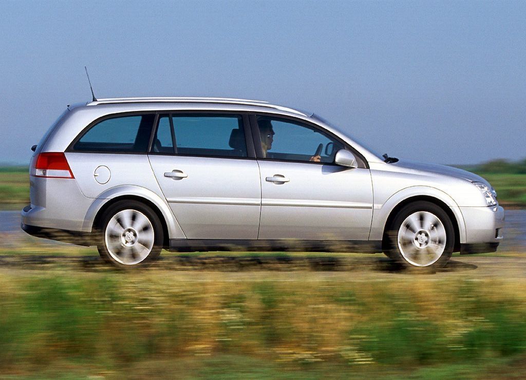 Опель универсал россия. Опель Вектра с 2.2 дизель универсал. Opel Vectra Caravan. Opel Vectra Caravan 2002. Опель Вектра универсал 2008.