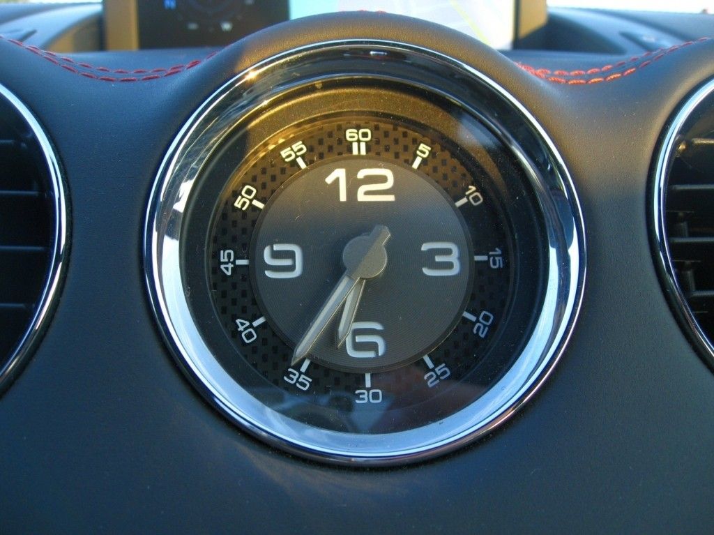 Часы peugeot rcz
