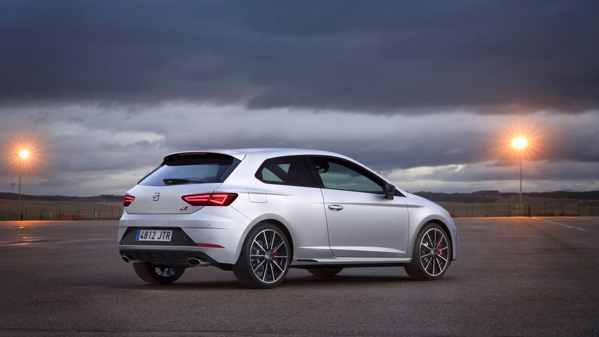 SEAT Leon Cupra 300 SC (2017) Targi i wystawy samochodowe Galeria
