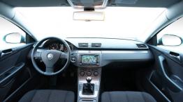 Volkswagen Passat TSI EcoFuel - pełny panel przedni