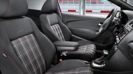 Volkswagen Polo GTI 2010 - widok ogólny wnętrza z przodu