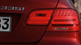 BMW Seria 3 Coupe 2010 - prawy tylny reflektor - wyłączony