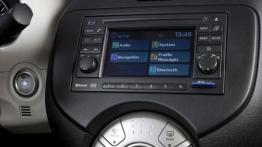 Nissan Micra 2010 - konsola środkowa