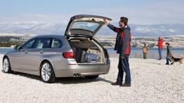 BMW Seria 5 F11 - tył - bagażnik otwarty