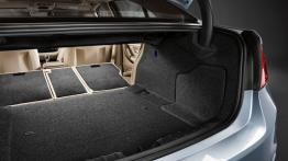 BMW serii 3 - model F30 - tylna kanapa złożona, widok z bagażnika